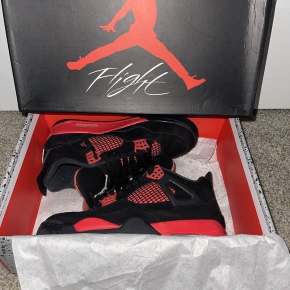 Jordan 4 Retro Mid Red Thunder